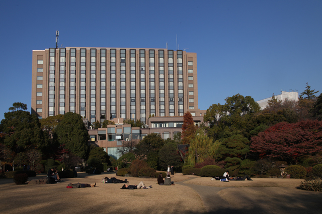 早稲田大学